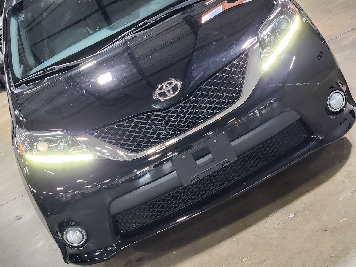 Used 2017 Toyota Sienna SE FWD image 17