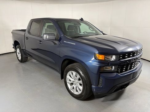 Used 2020 Chevrolet Silverado 1500 Custom w/ Custom Value Package RWD image 2