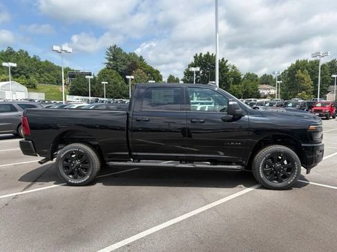 New 2026 RAM 2500 Laramie AWD/4WD image 9