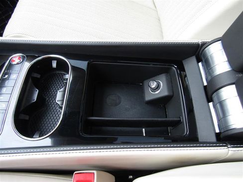 Used 2017 Bentley Flying Spur V8 image 25