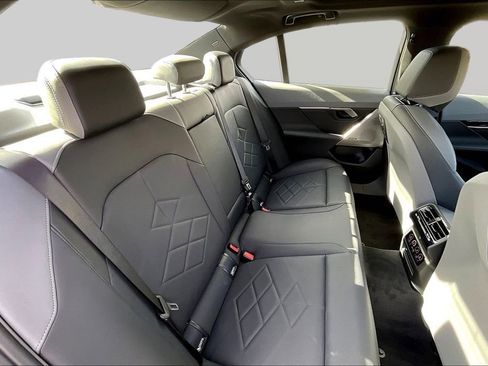 New 2026 BMW 550e xDrive AWD/4WD image 25