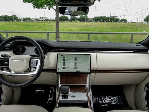 Used 2024 Land Rover Range Rover SE AWD/4WD image 17
