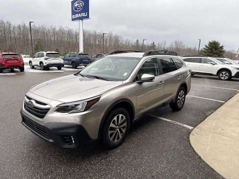 Used 2020 Subaru Outback Premium image 7