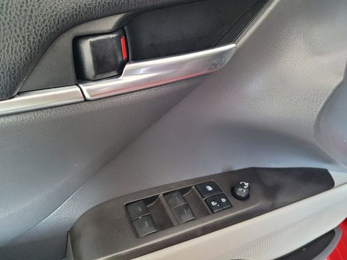 Used 2021 Toyota Camry SE FWD image 27