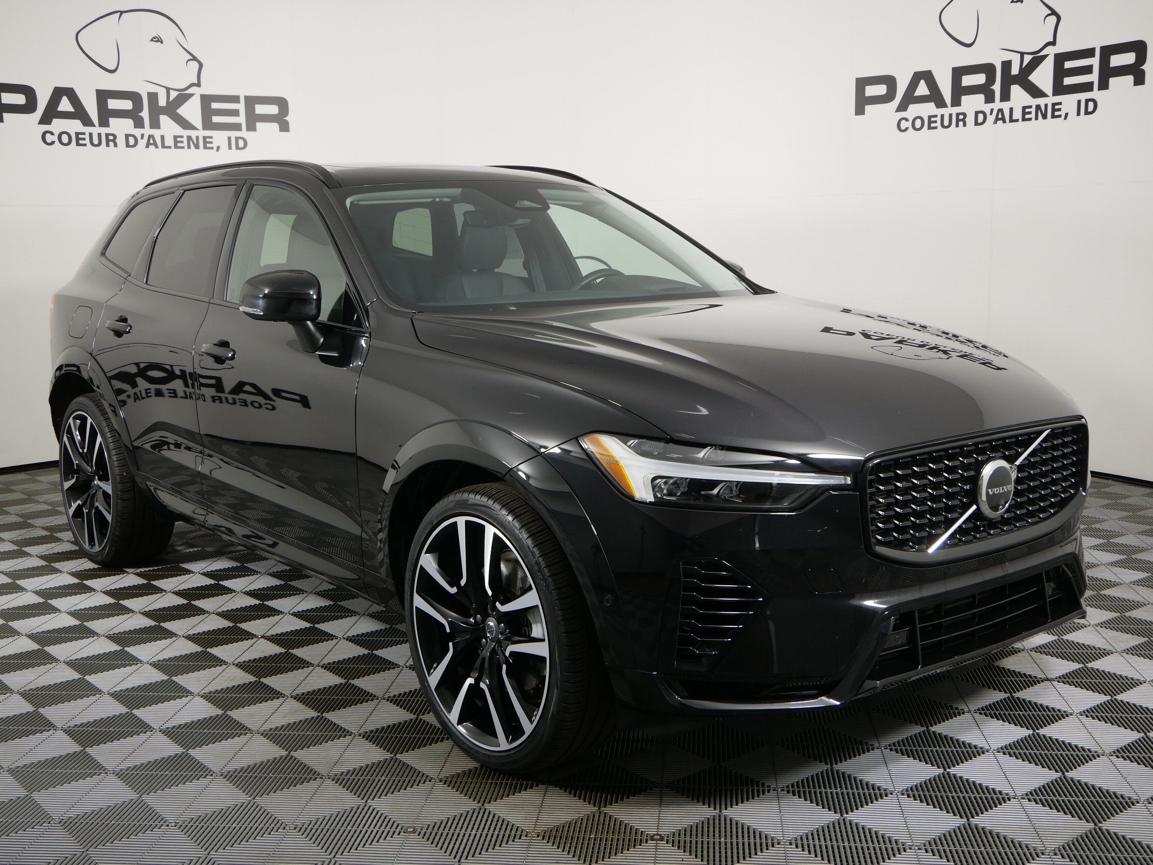 Used 2024 Volvo XC60 T8 Ultimate AWD/4WD image 4
