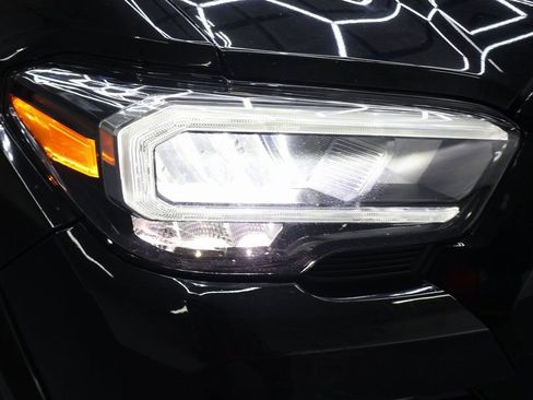 Used 2022 Toyota Tacoma Limited image 25