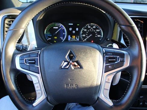Used 2022 Mitsubishi Outlander LE image 14