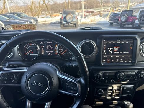 Used 2019 Jeep Wrangler Unlimited Sahara image 10