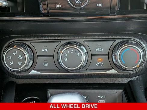 Certified 2025 Nissan Kicks SV AWD/4WD image 26