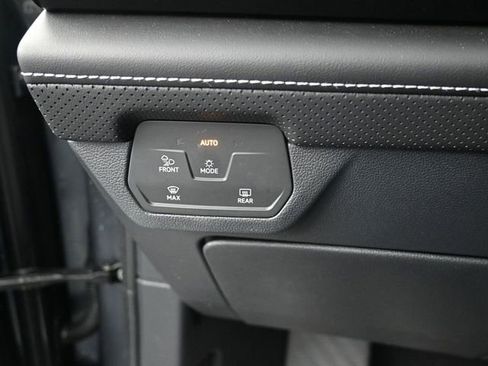 Used 2024 Volkswagen Atlas Cross Sport SE image 8