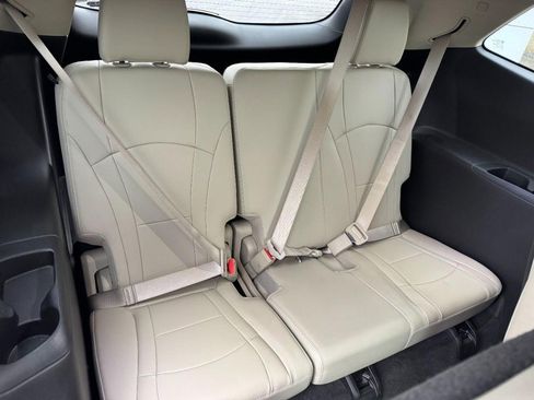 Used 2019 Buick Enclave Essence image 14