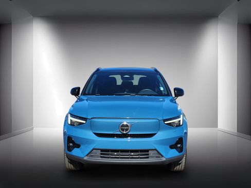 Used 2023 Volvo XC40 Recharge Ultimate image 5