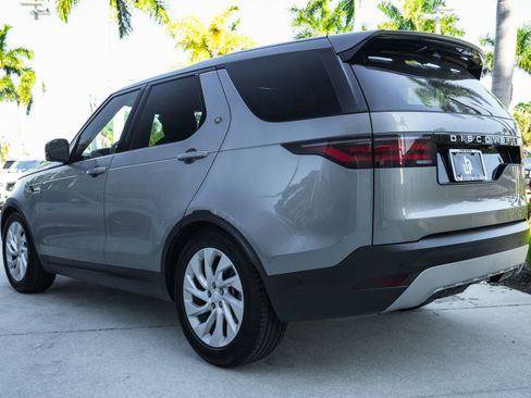 Used 2024 Land Rover Discovery S image 7