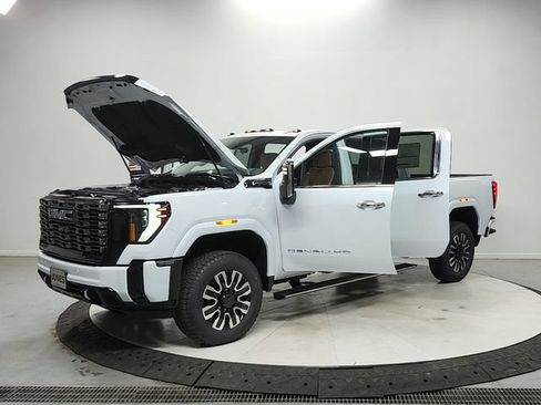New 2026 GMC Sierra 2500 Denali Ultimate AWD/4WD image 11