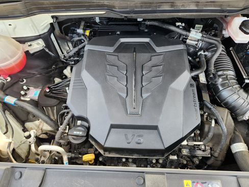 Used 2023 Kia Carnival LX image 28