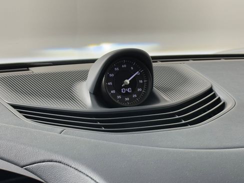 Used 2022 Porsche Taycan image 24