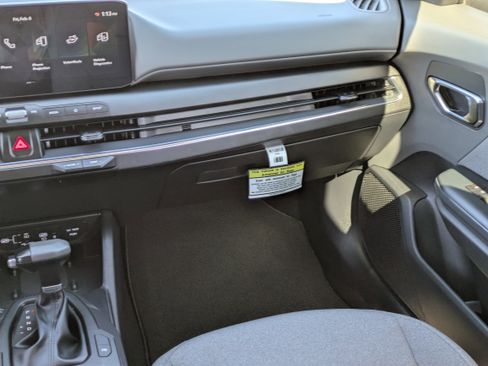 Certified 2025 Kia K4 EX image 17