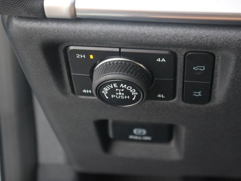 Used 2025 Ford Expedition Tremor AWD/4WD image 36