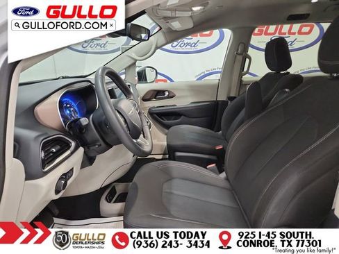 Used 2023 Chrysler Voyager LX FWD image 28