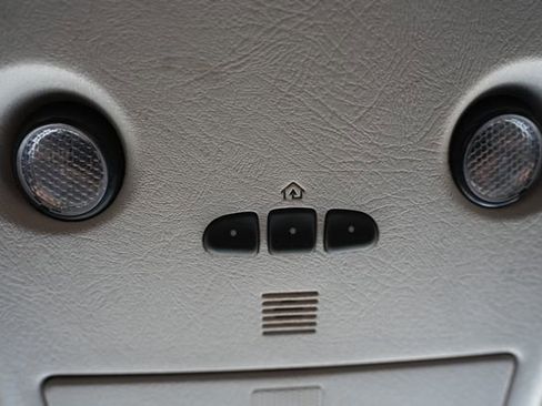 Used 2005 HUMMER H2 Base w/ Preferred Equipment Group image 28