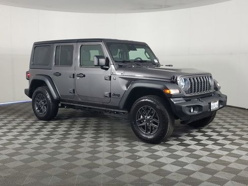 Used 2026 Jeep Wrangler Unlimited Sport AWD/4WD image 2