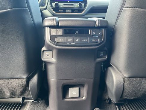 Used 2026 Toyota Grand Highlander AWD Hybrid image 16