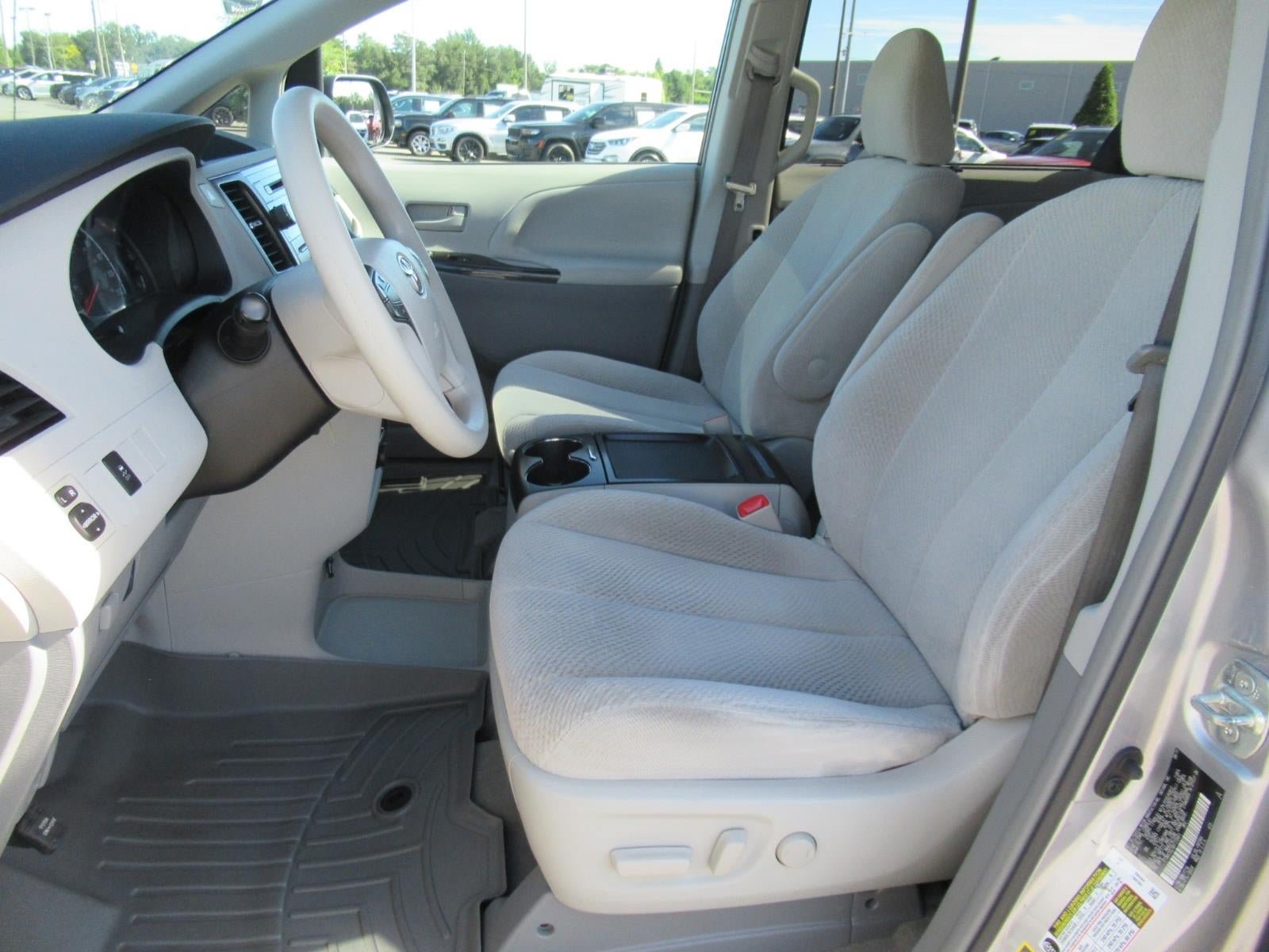 Used 2011 Toyota Sienna LE FWD image 19