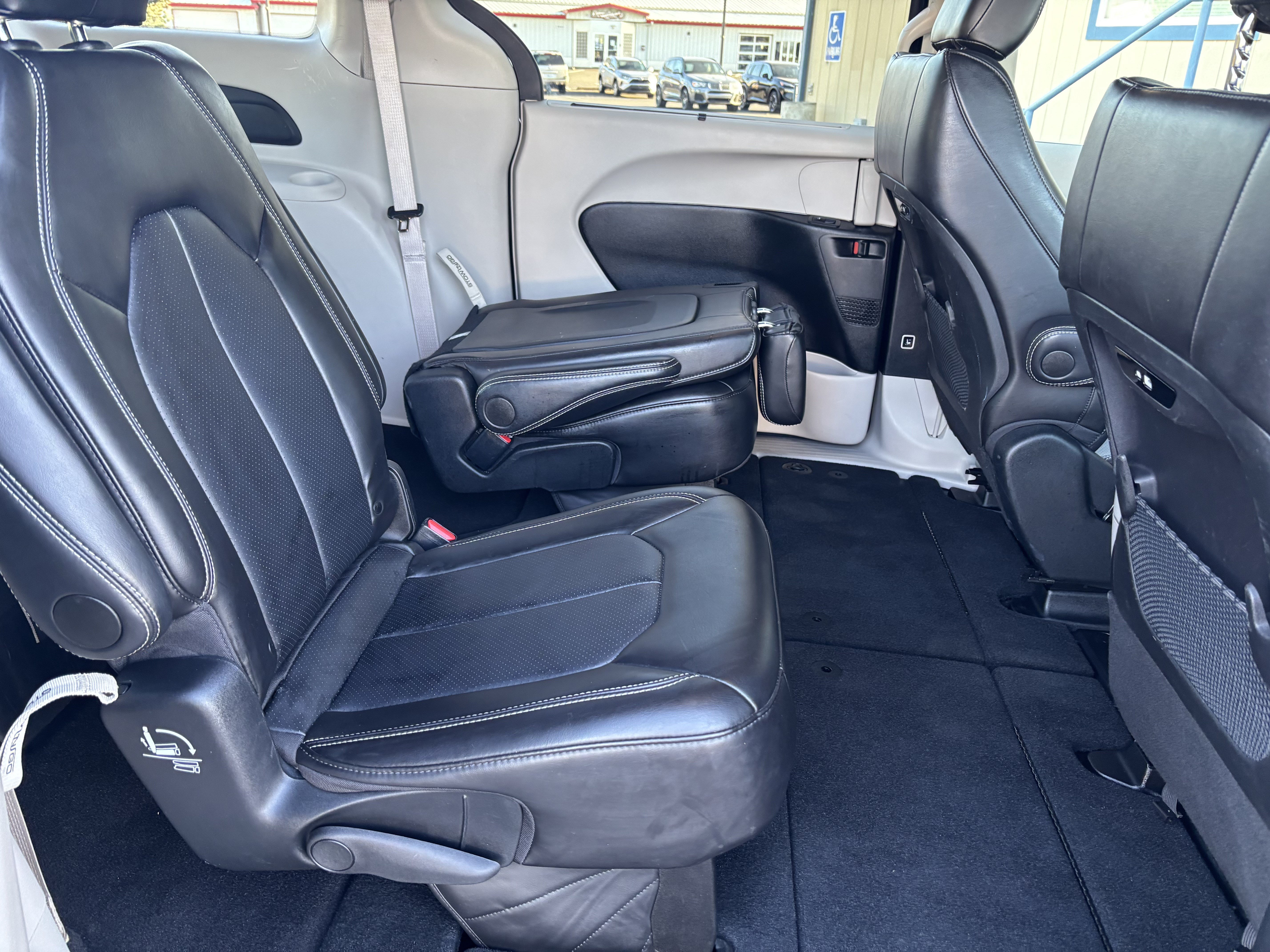 Used 2024 Chrysler Pacifica Touring-L FWD image 29