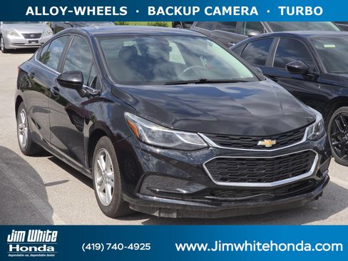 Used 2017 Chevrolet Cruze LT w/ Sun And Sound Package FWD image 1