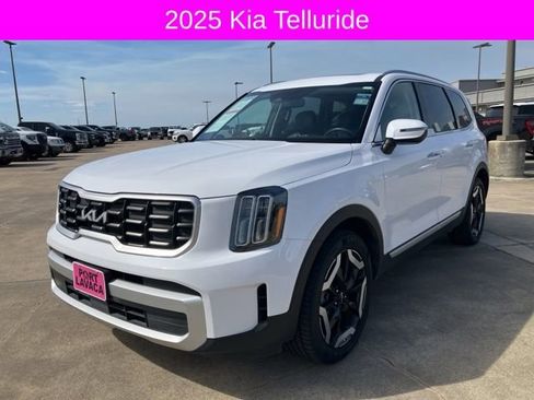Used 2025 Kia Telluride S image 3
