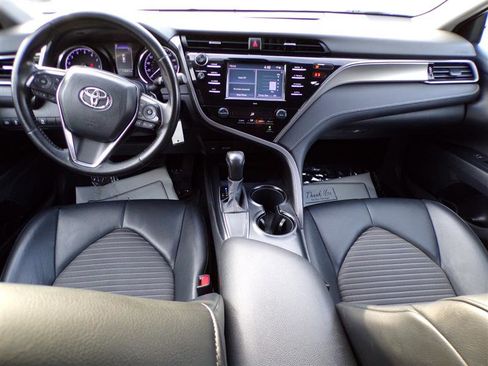 Used 2020 Toyota Camry SE image 29