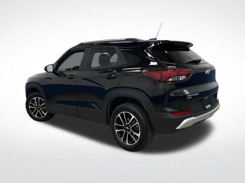 Used 2024 Chevrolet TrailBlazer LT w/ Convenience Package image 3