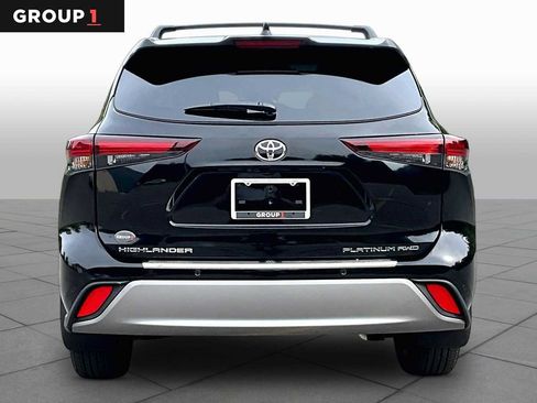 Certified 2025 Toyota Highlander Platinum AWD/4WD image 5