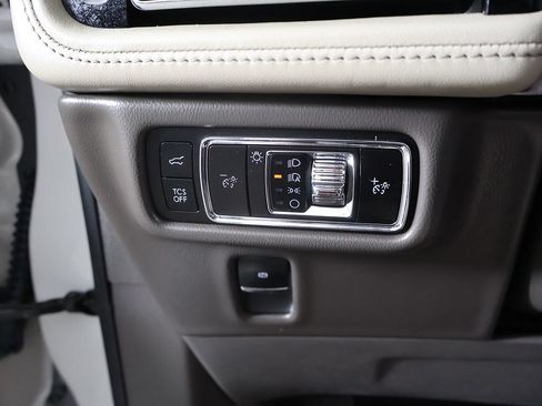 Used 2023 Lincoln Nautilus FWD image 35