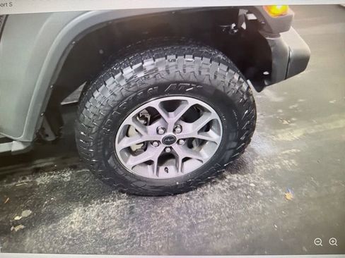 Used 2024 Jeep Wrangler Unlimited Sport AWD/4WD image 9