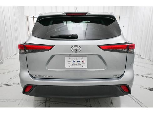 Used 2020 Toyota Highlander L AWD/4WD image 6