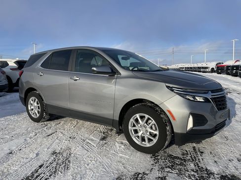 Used 2024 Chevrolet Equinox LT image 2