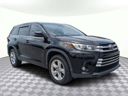 Used 2018 Toyota Highlander Limited FWD image 2