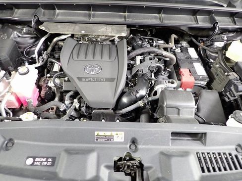 Used 2023 Toyota Highlander L FWD image 9