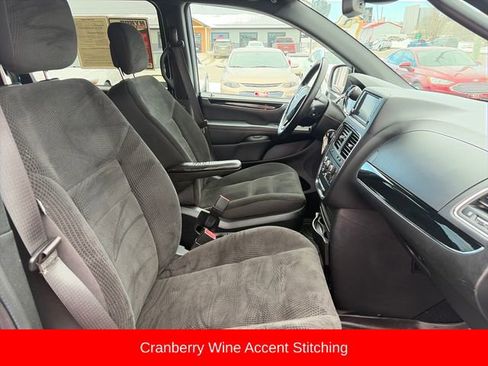 Used 2019 Dodge Grand Caravan SE image 22