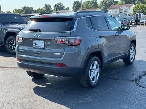 Used 2023 Jeep Compass Latitude w/ Convenience Group AWD/4WD image 3