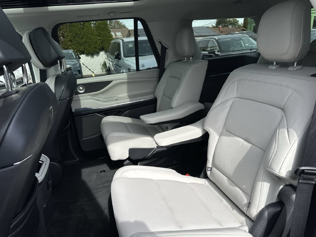 Certified 2026 Lincoln Navigator Reserve w/ Jet Appearance Package AWD/4WD image 26