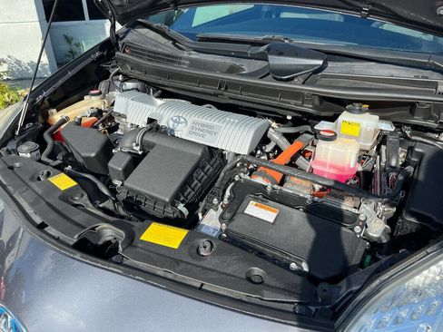 Used 2014 Toyota Prius Five image 21