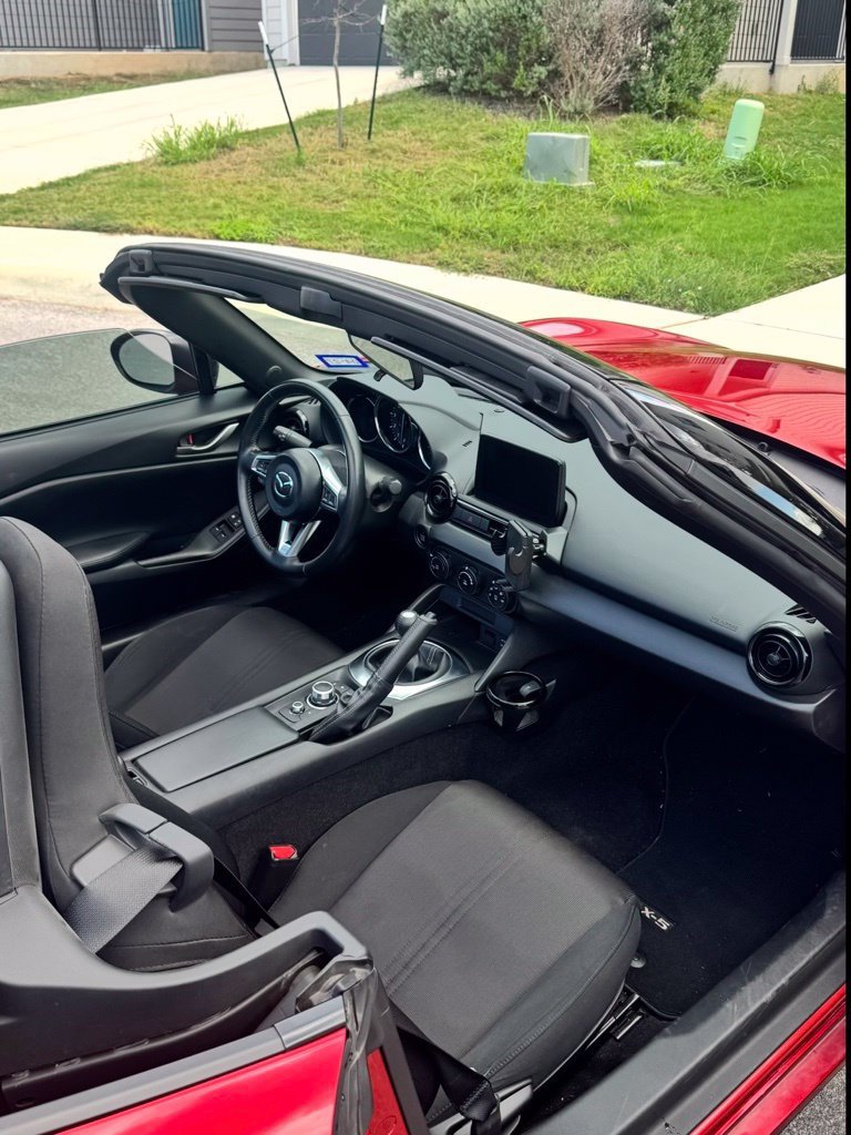 Used 2021 MAZDA MX-5 Miata Sport RWD image 12