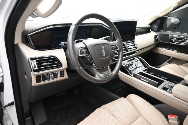 Certified 2023 Lincoln Navigator Reserve RWD image 9