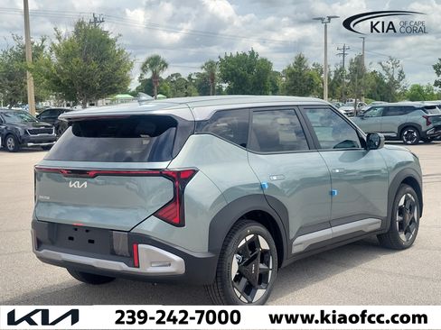 New 2027 Kia Seltos S FWD image 6