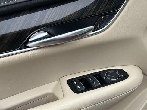 Used 2019 Cadillac XT5 FWD image 15