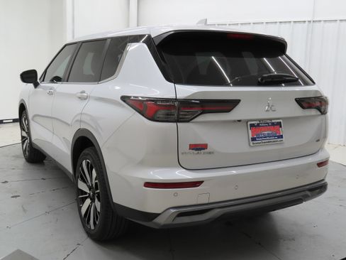 New 2026 Mitsubishi Outlander SE FWD image 6