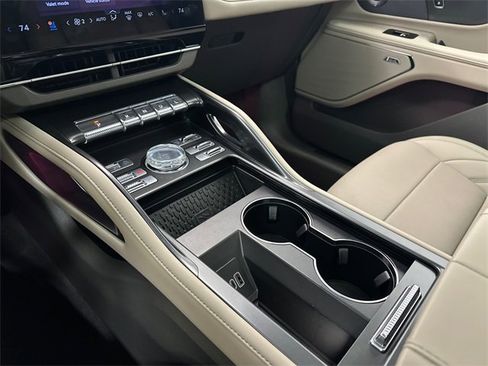 Used 2024 Lincoln Nautilus Premier w/ Equipment Group 102A image 29