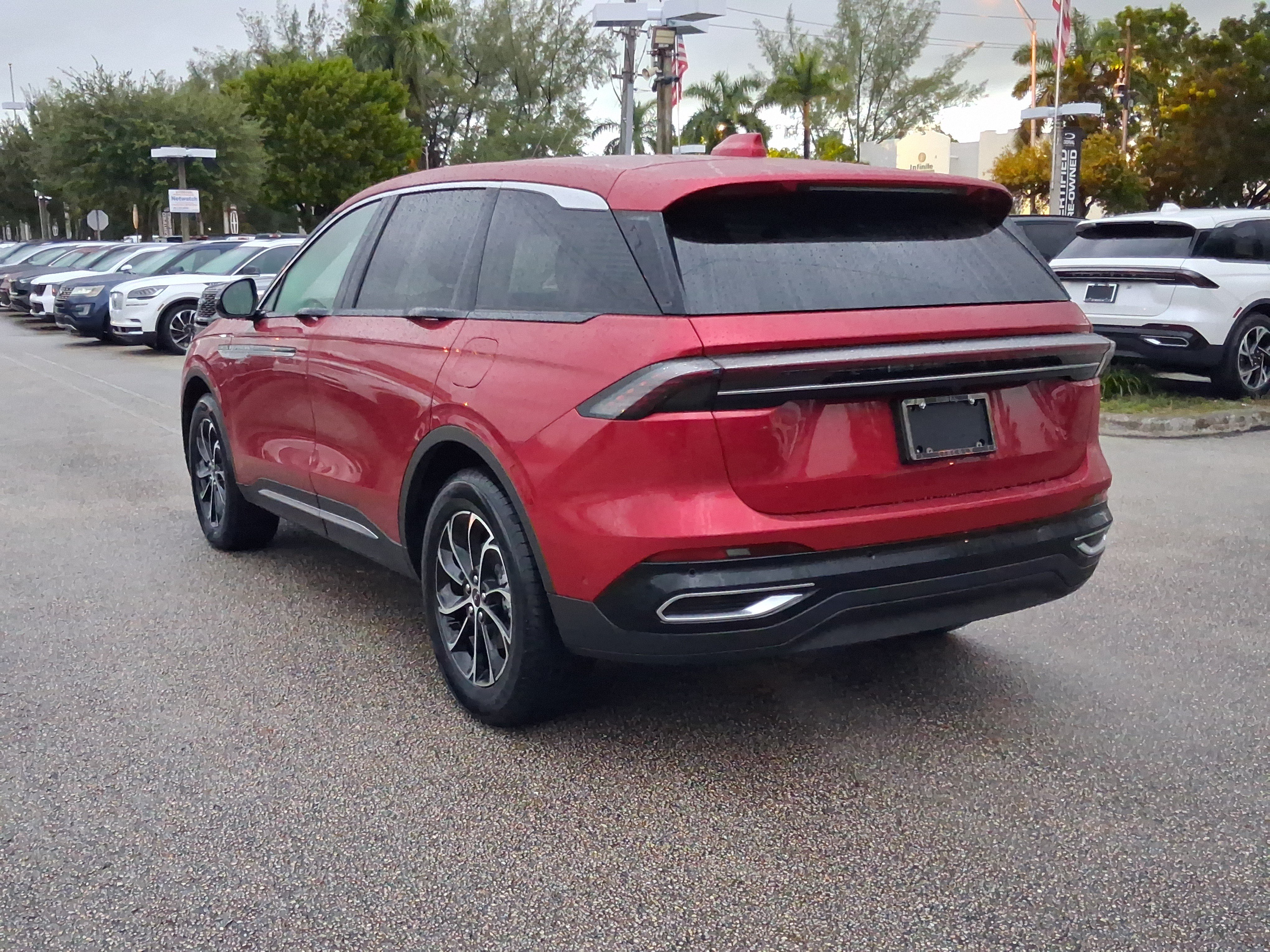 Used 2024 Lincoln Nautilus Premier AWD/4WD image 3